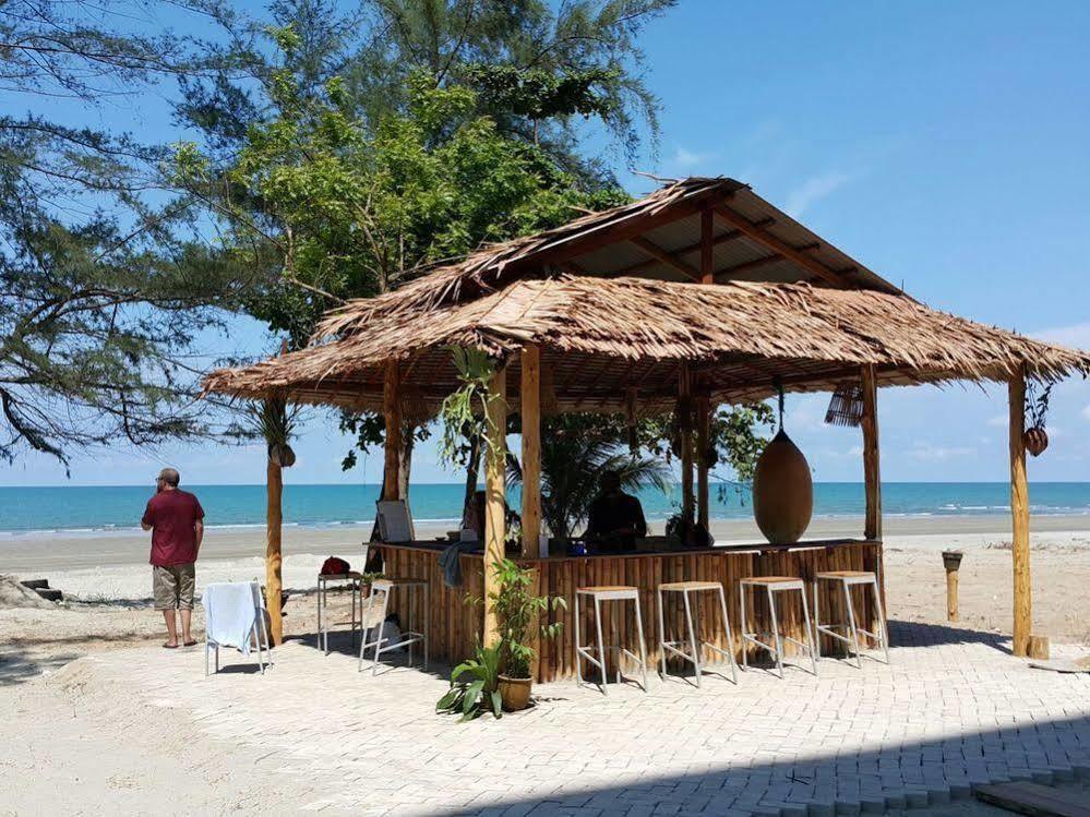 Mandurah Hotel Kuantan Buitenkant foto